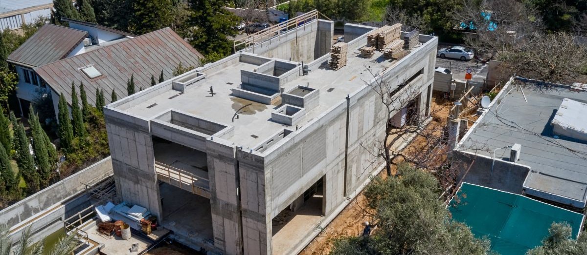 בית פרטי בשלבי בנייה במבט מלמעלה